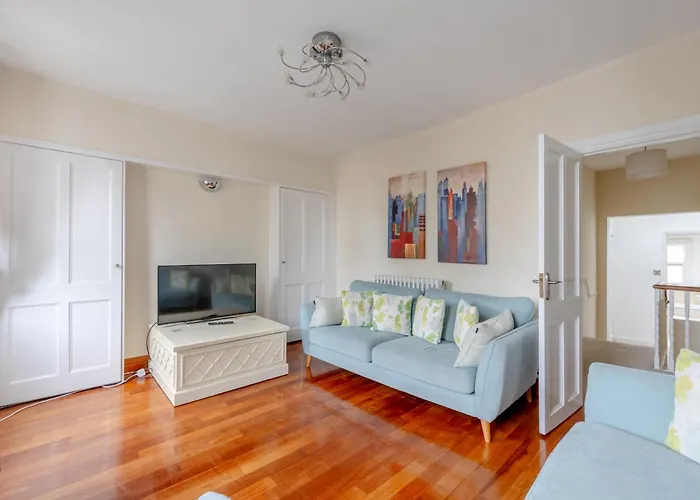 Charming 3Bd Flat - 5 Minutes To Victoria Park