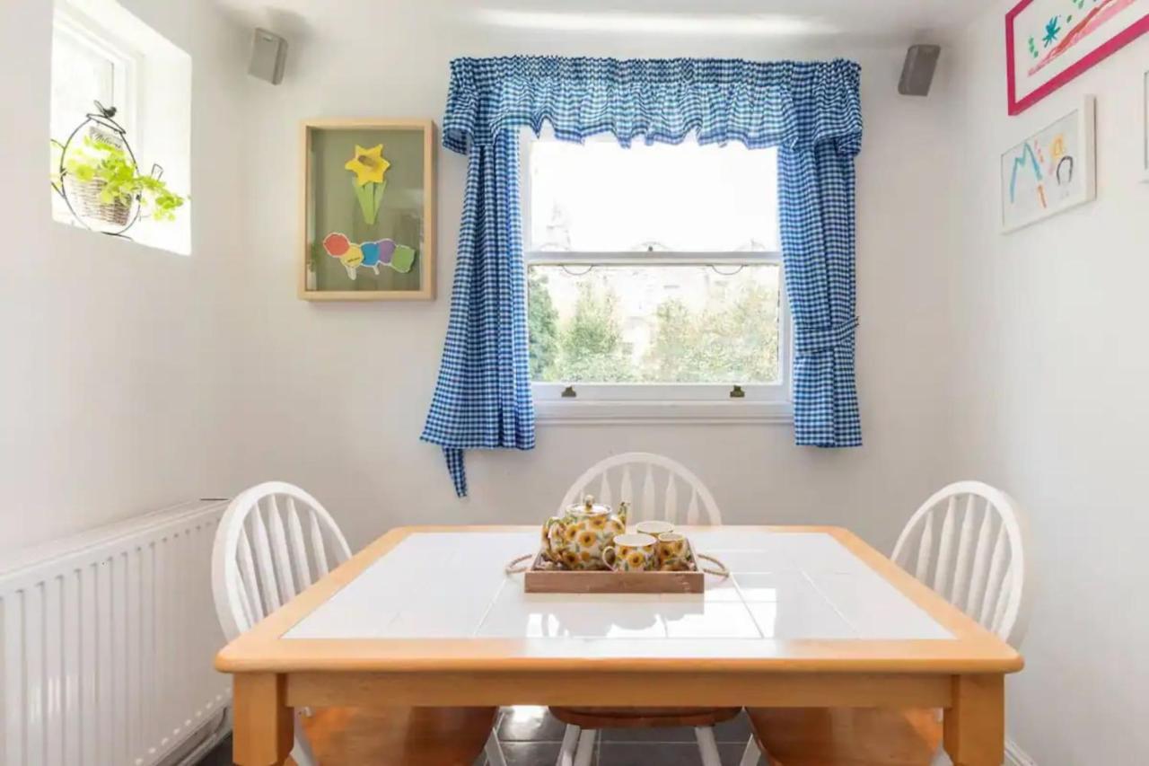 Charming 3bd Flat - 5 Minutes To Victoria Park Apartment