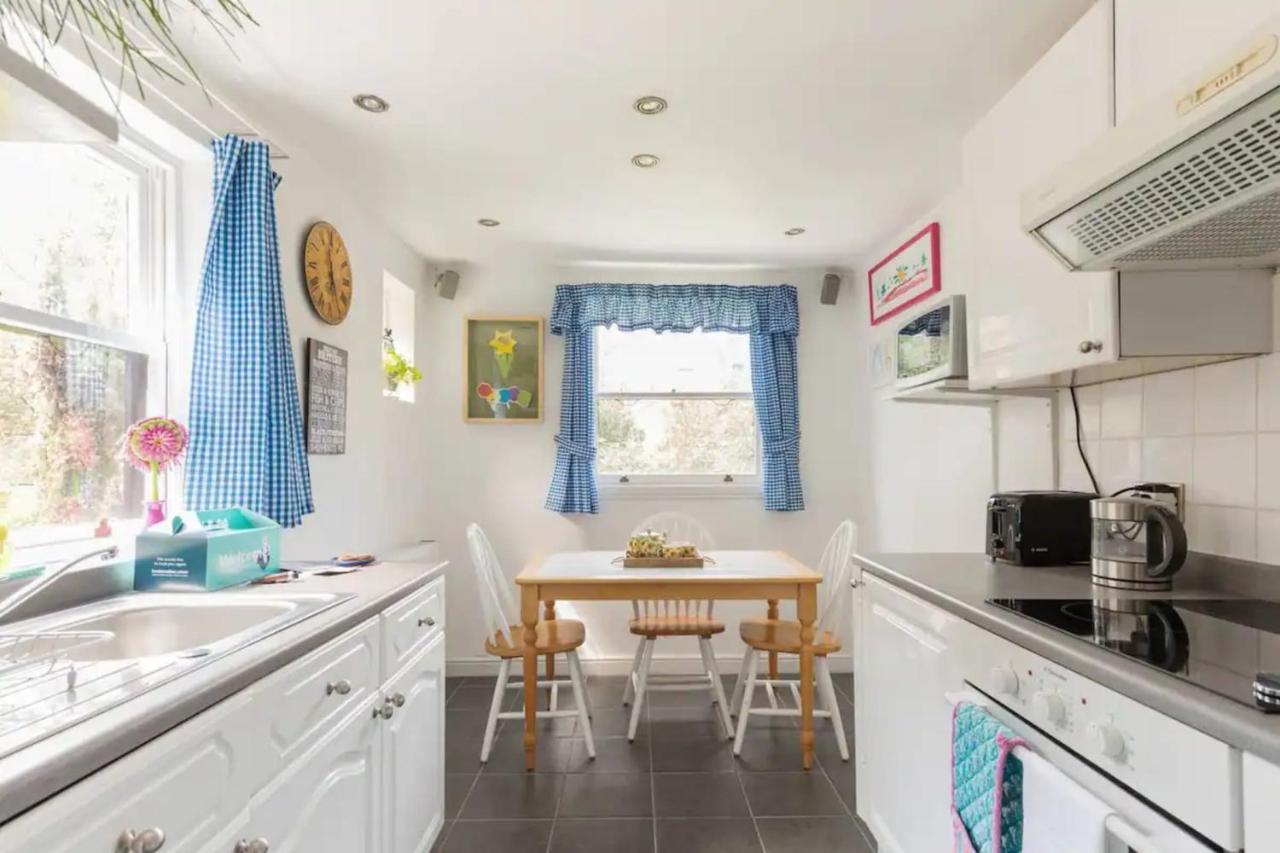 Charming 3bd Flat - 5 Minutes To Victoria Park Apartment