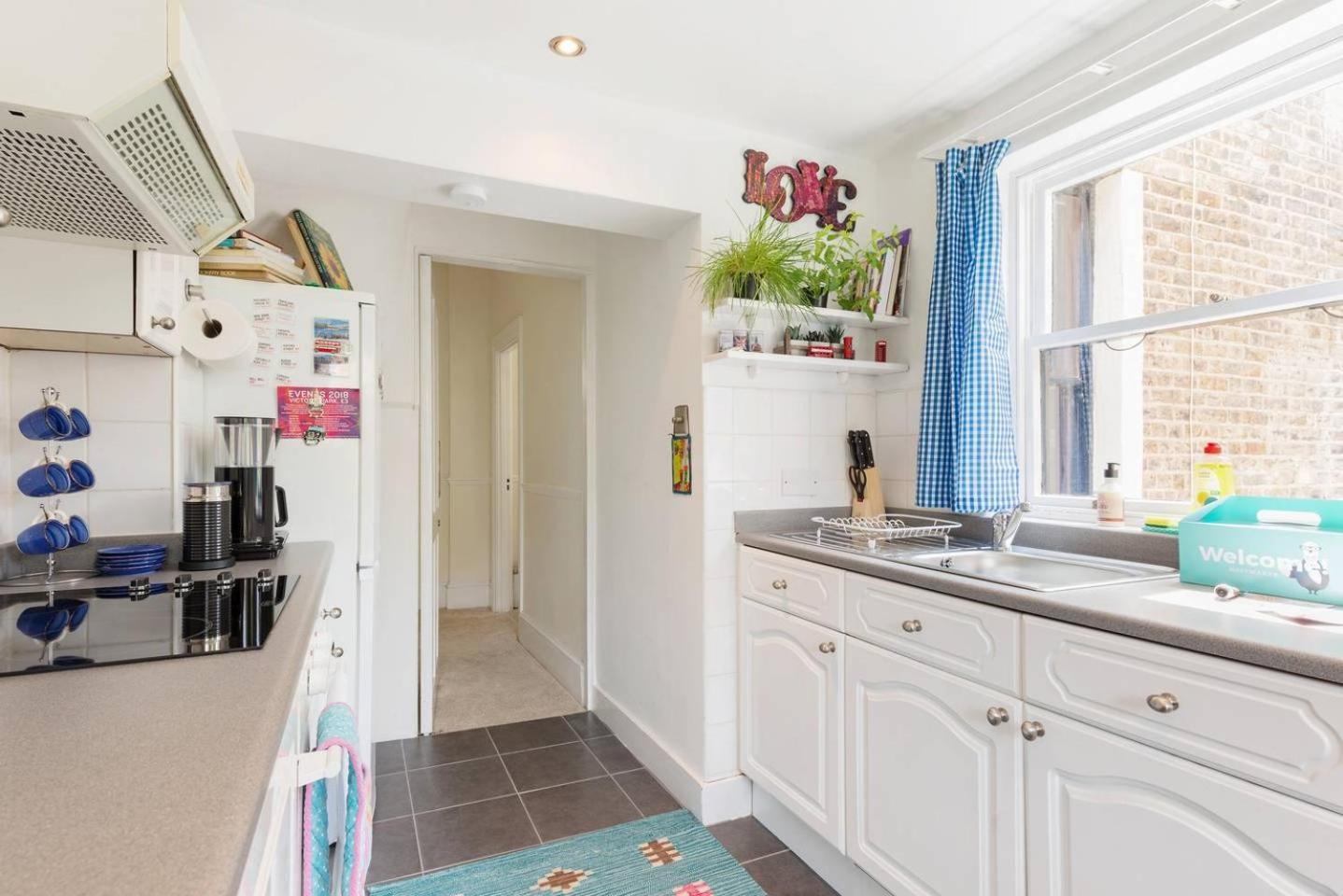 Charming 3bd Flat - 5 Minutes To Victoria Park Apartment London