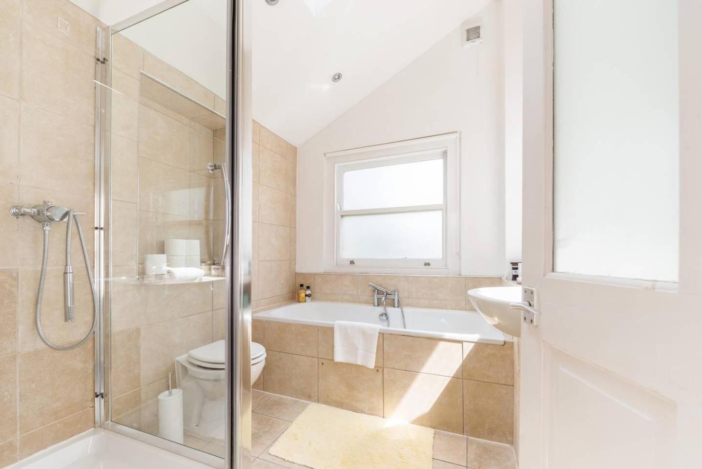 Charming 3bd Flat - 5 Minutes To Victoria Park *