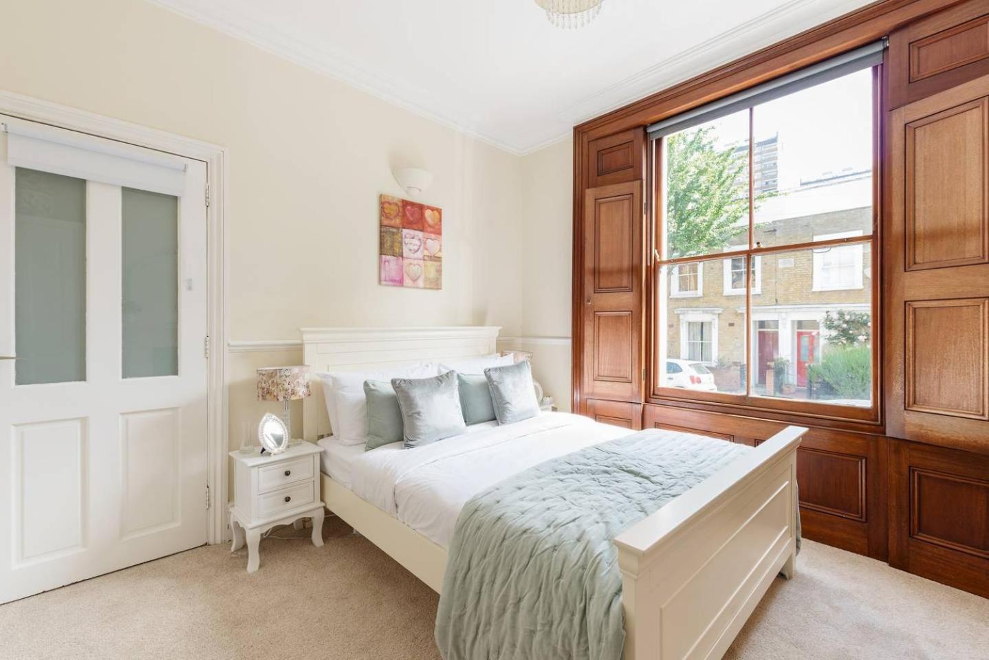 Charming 3bd Flat - 5 Minutes To Victoria Park * London